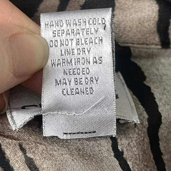 Chicos Tiger Button-Up Silk Blouse Womens 2X Casual Chic Mature Layering‎ Sheer - Picture 6 of 8